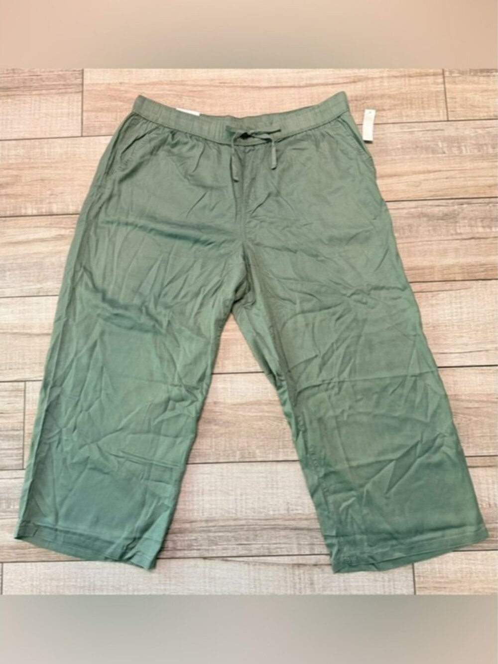 Nine West Women’s Sage Green Pull-On Crop Pants Size 2X NWT Elastic Waist Casual